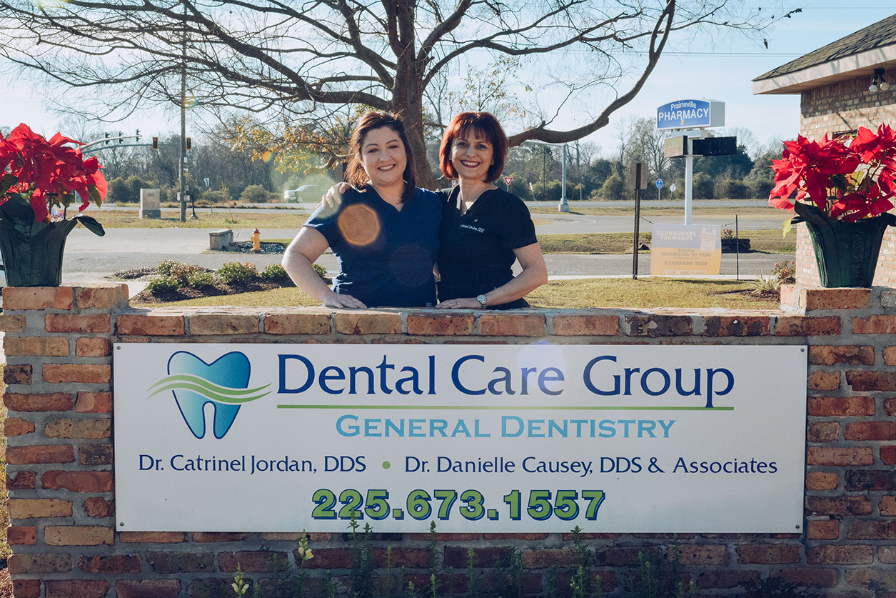 Prairieville Dentist Cat and Danielle with sign